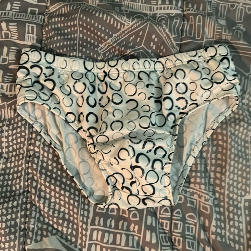 NWT MEN’s JJ Malibu Swim Brief in size SMALL (28-30)